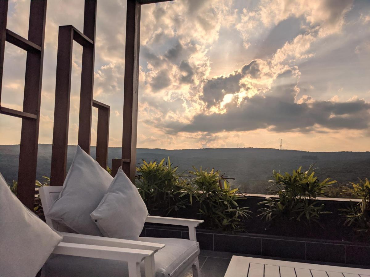 Leela Resort, The Exotic Boutique Hotel - Pure Veg マハバレシュワール エクステリア 写真