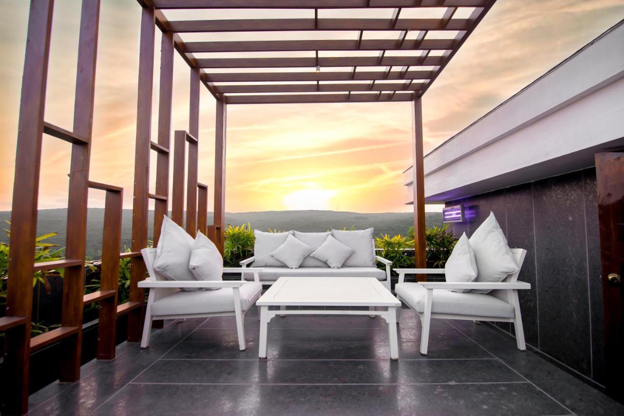 Leela Resort, The Exotic Boutique Hotel - Pure Veg マハバレシュワール エクステリア 写真