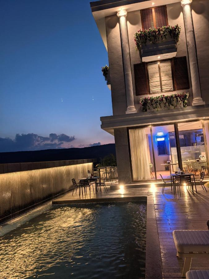 Leela Resort, The Exotic Boutique Hotel - Pure Veg マハバレシュワール エクステリア 写真