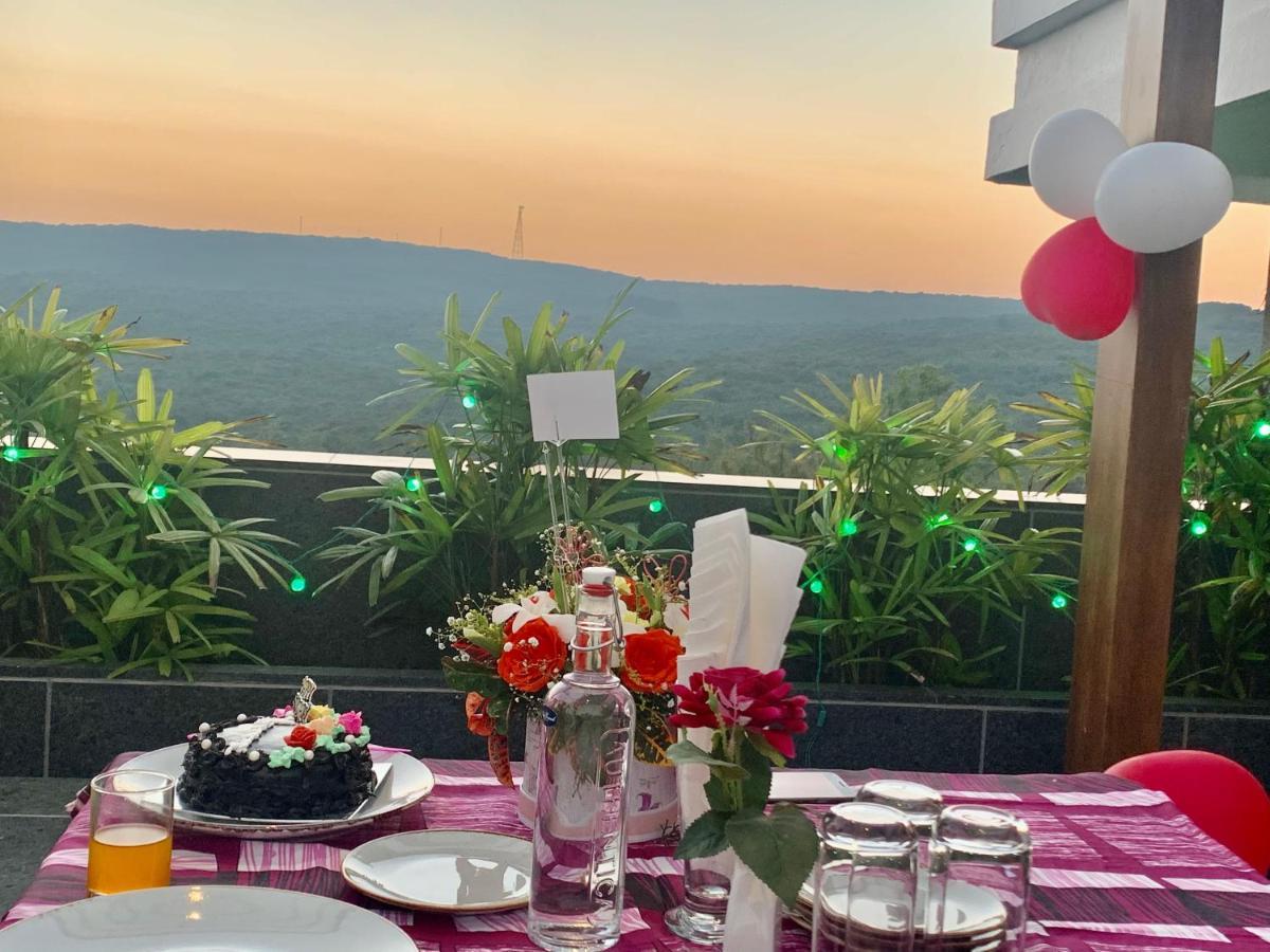 Leela Resort, The Exotic Boutique Hotel - Pure Veg マハバレシュワール エクステリア 写真