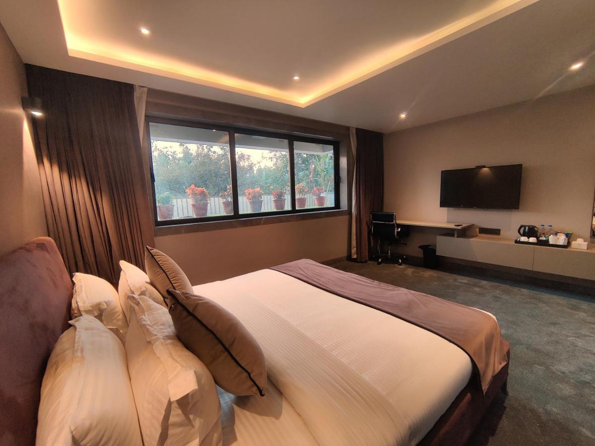 Leela Resort, The Exotic Boutique Hotel - Pure Veg マハバレシュワール エクステリア 写真