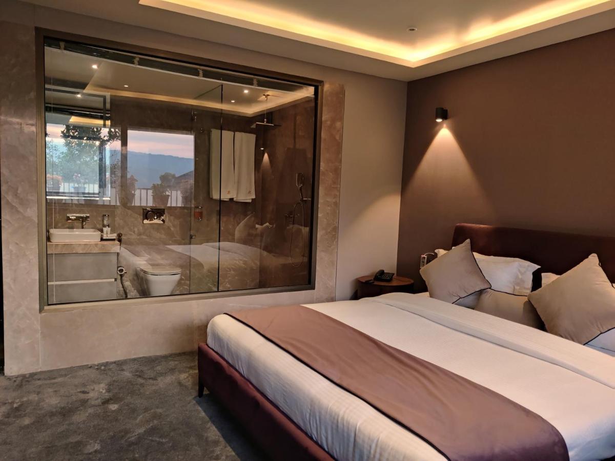 Leela Resort, The Exotic Boutique Hotel - Pure Veg マハバレシュワール エクステリア 写真
