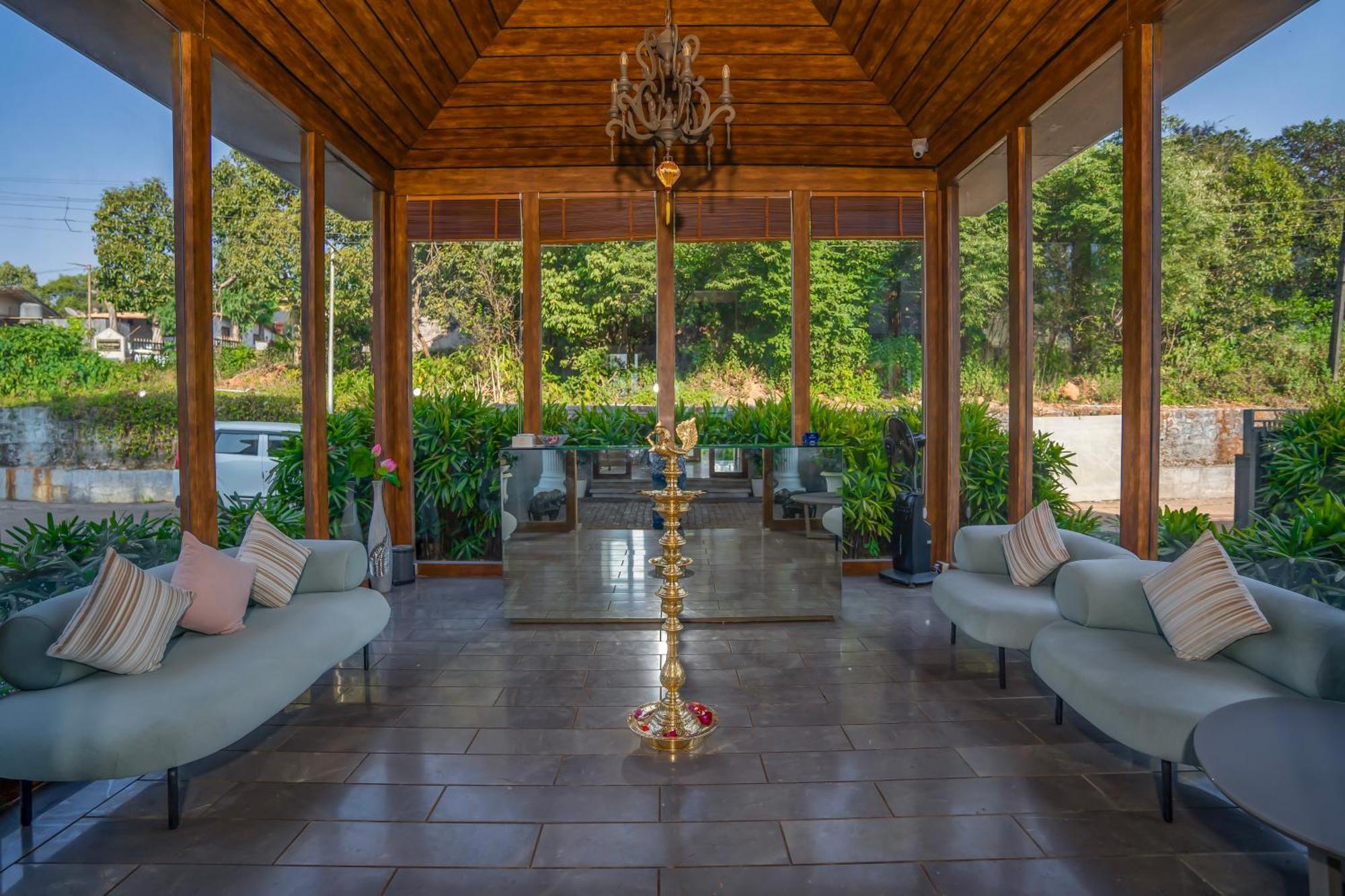 Leela Resort, The Exotic Boutique Hotel - Pure Veg マハバレシュワール エクステリア 写真