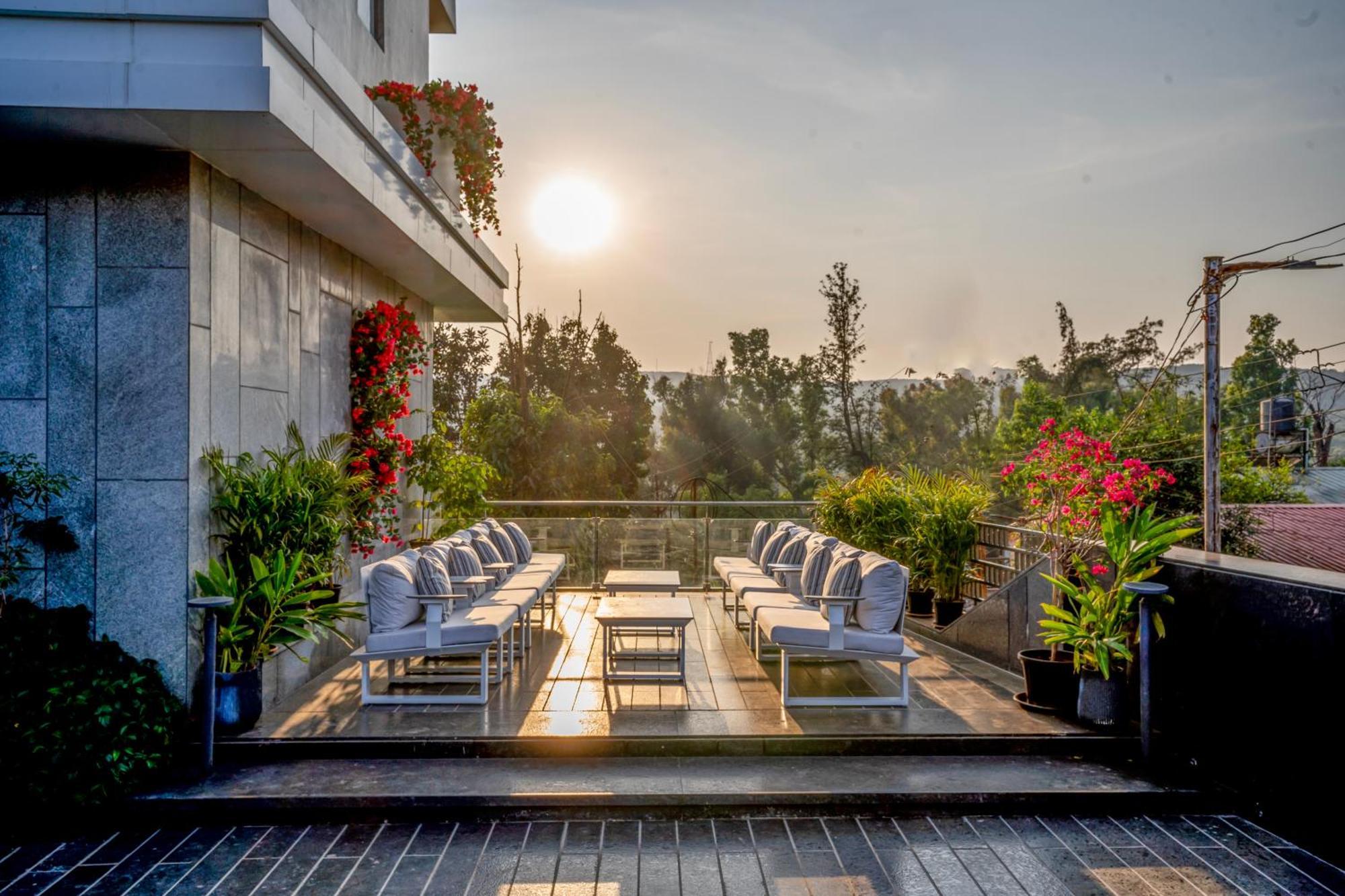 Leela Resort, The Exotic Boutique Hotel - Pure Veg マハバレシュワール エクステリア 写真
