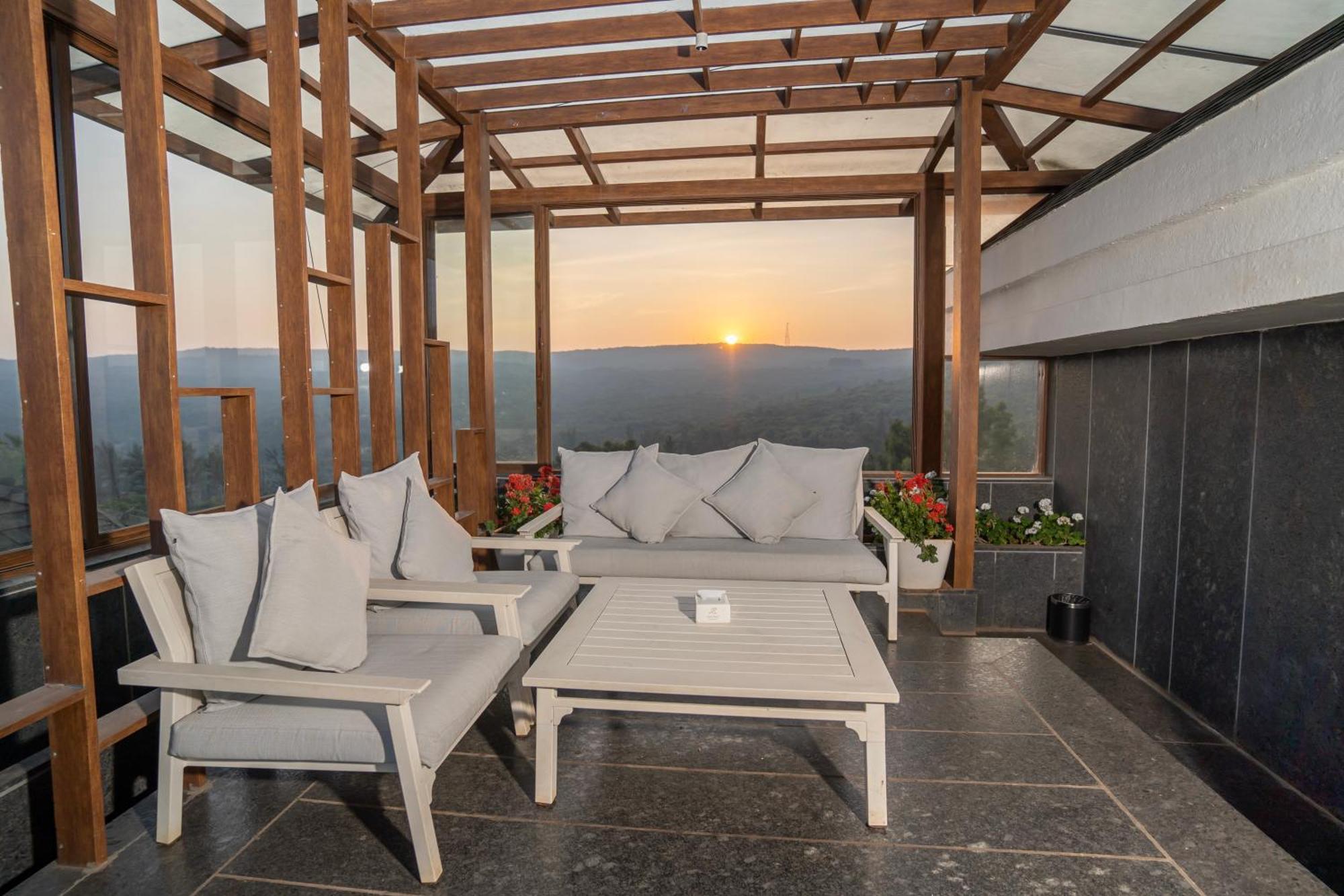 Leela Resort, The Exotic Boutique Hotel - Pure Veg マハバレシュワール エクステリア 写真