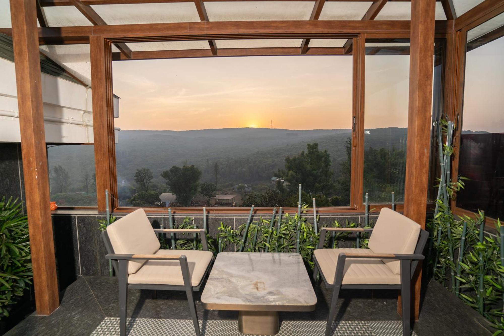Leela Resort, The Exotic Boutique Hotel - Pure Veg マハバレシュワール エクステリア 写真
