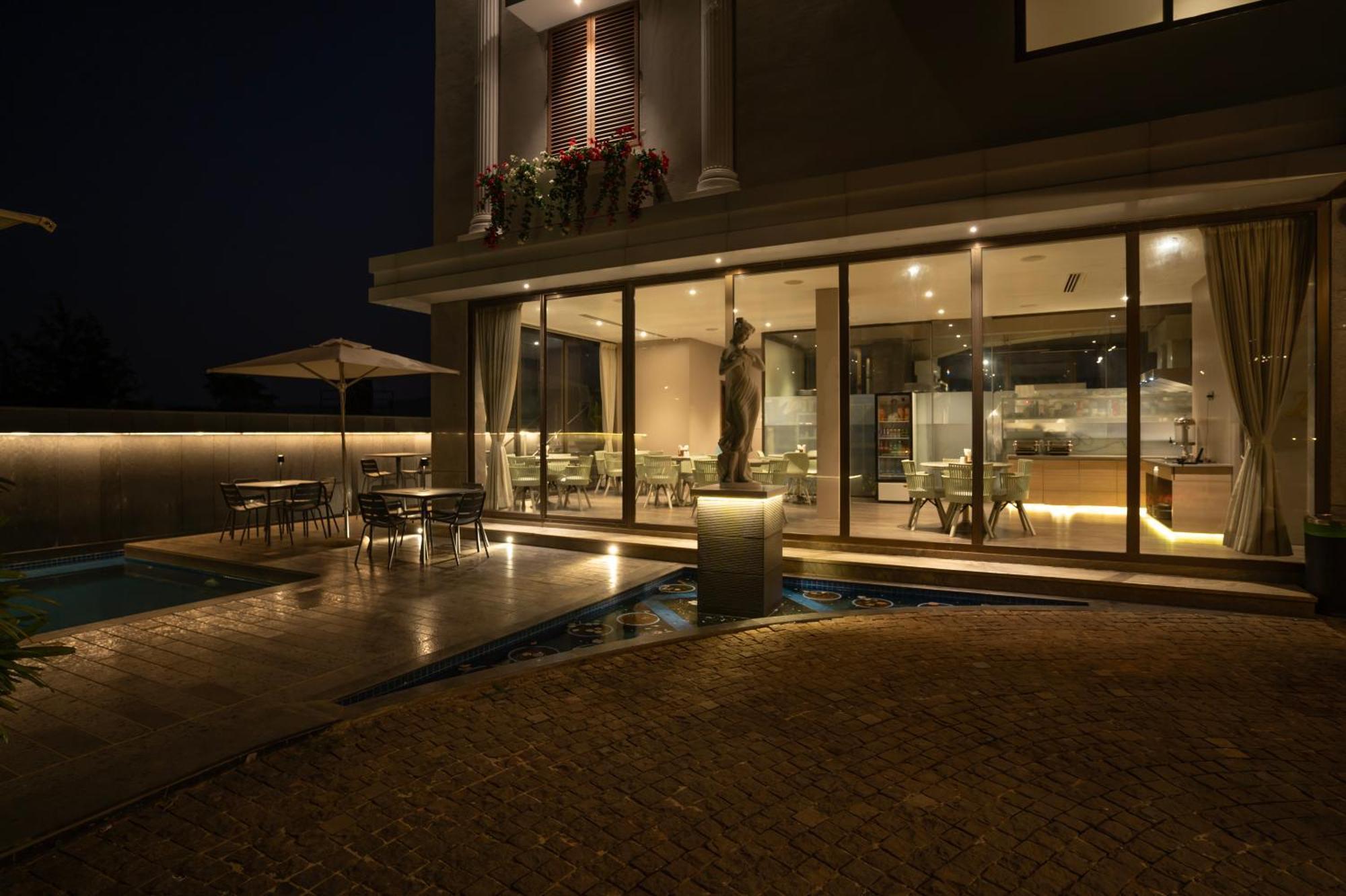 Leela Resort, The Exotic Boutique Hotel - Pure Veg マハバレシュワール エクステリア 写真