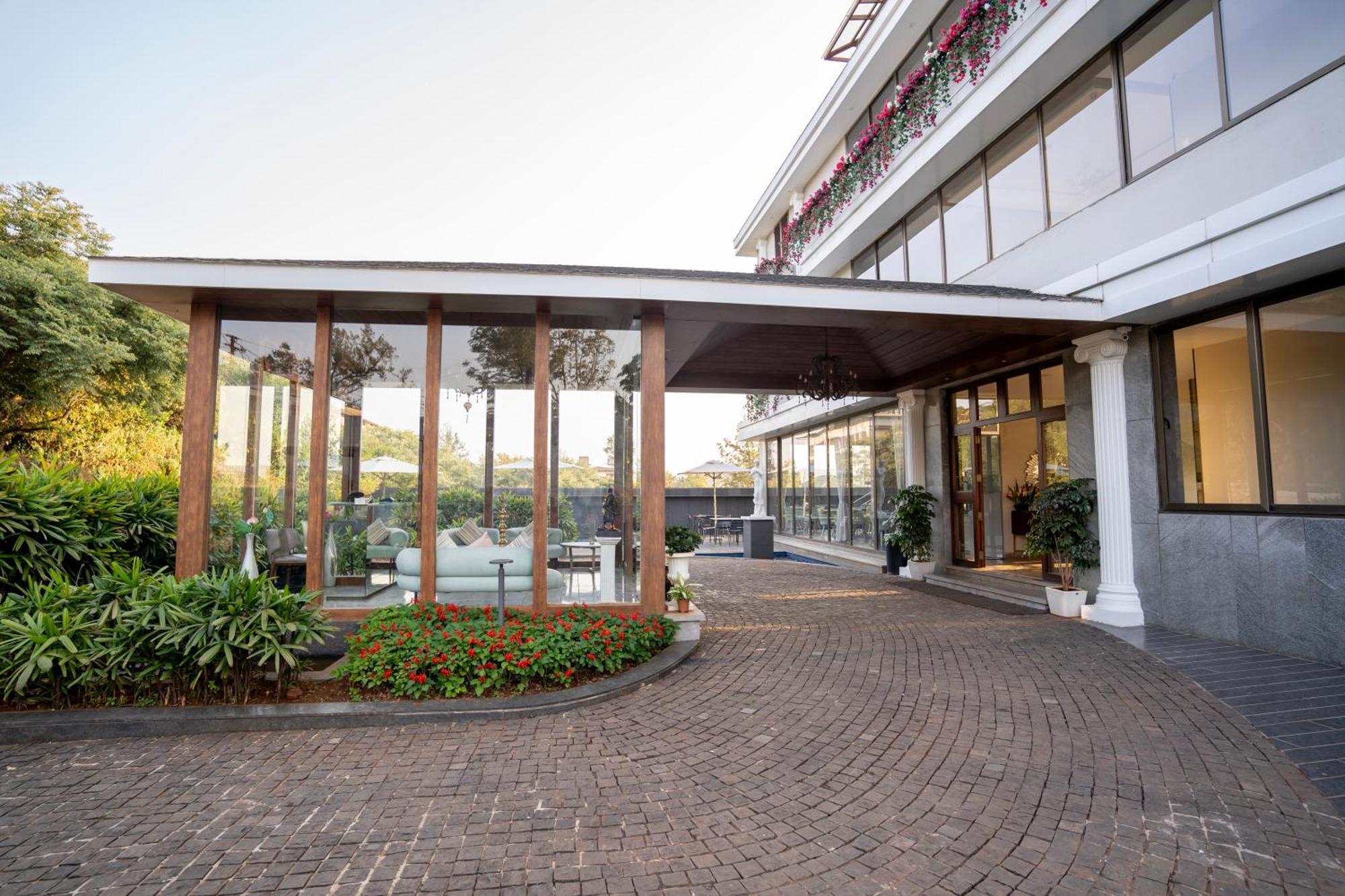 Leela Resort, The Exotic Boutique Hotel - Pure Veg マハバレシュワール エクステリア 写真