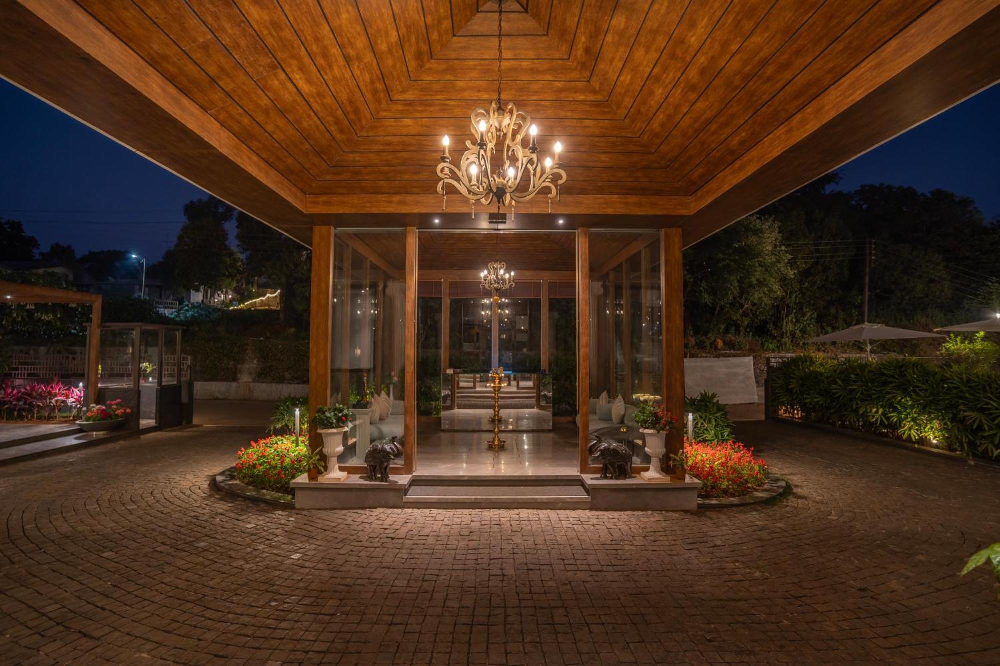 Leela Resort, The Exotic Boutique Hotel - Pure Veg マハバレシュワール エクステリア 写真