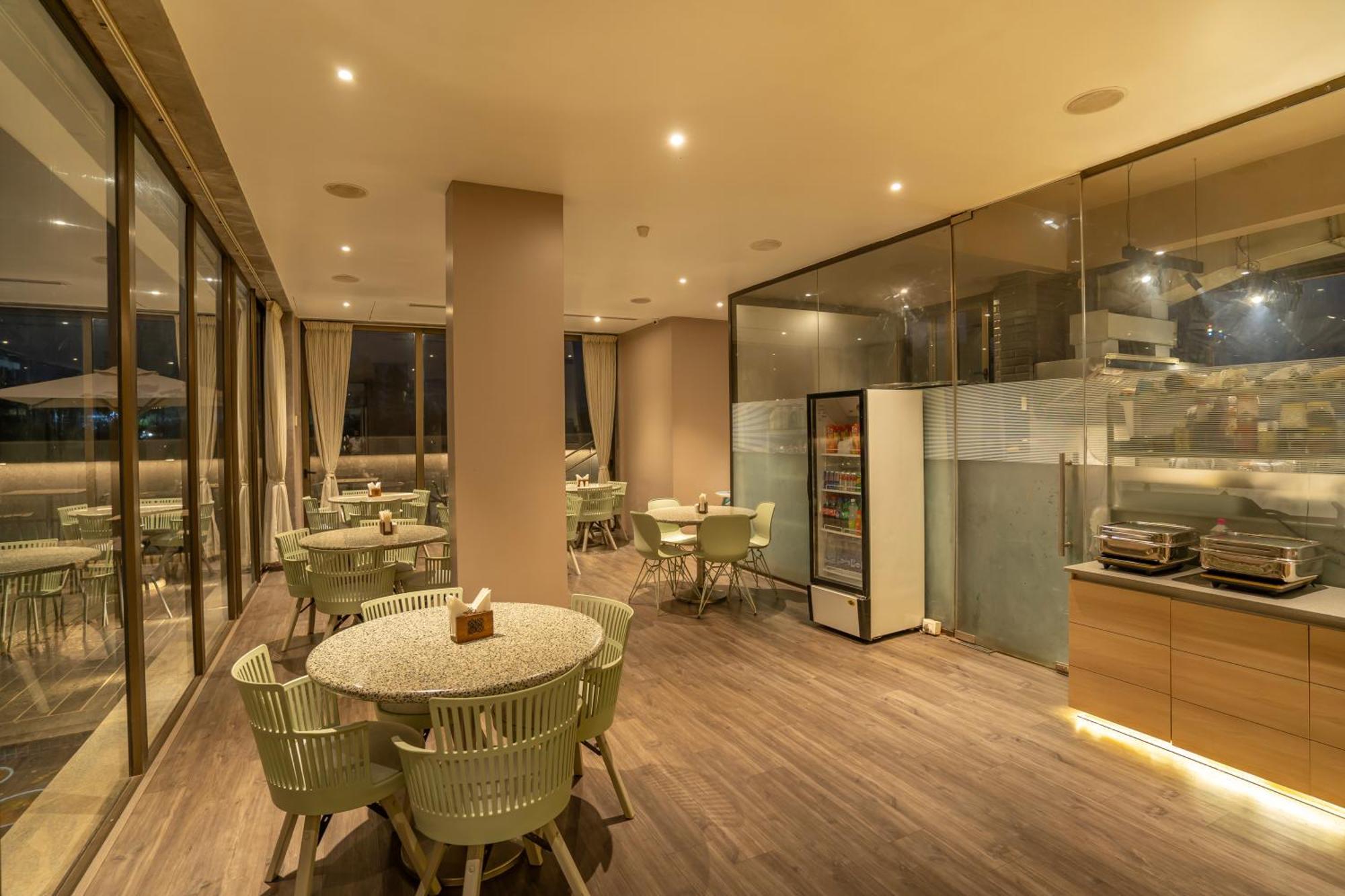 Leela Resort, The Exotic Boutique Hotel - Pure Veg マハバレシュワール エクステリア 写真
